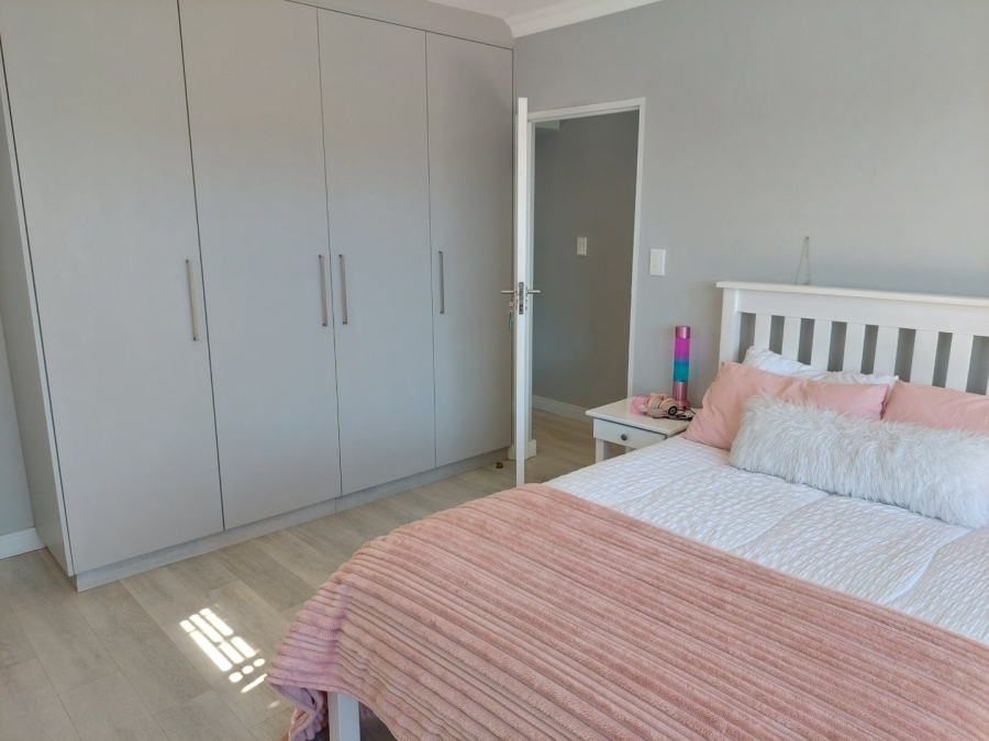 4 Bedroom Property for Sale in Hartenbos Landgoed Western Cape